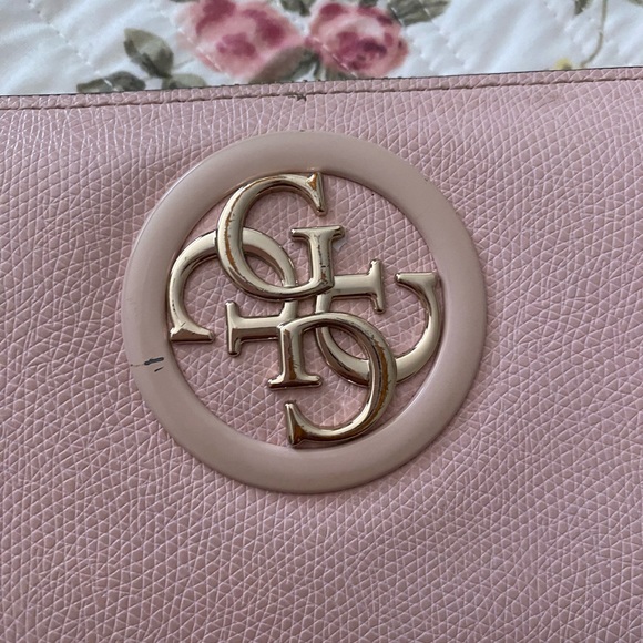 Guess Wristlet/ Wallet - Picture 2 of 4
